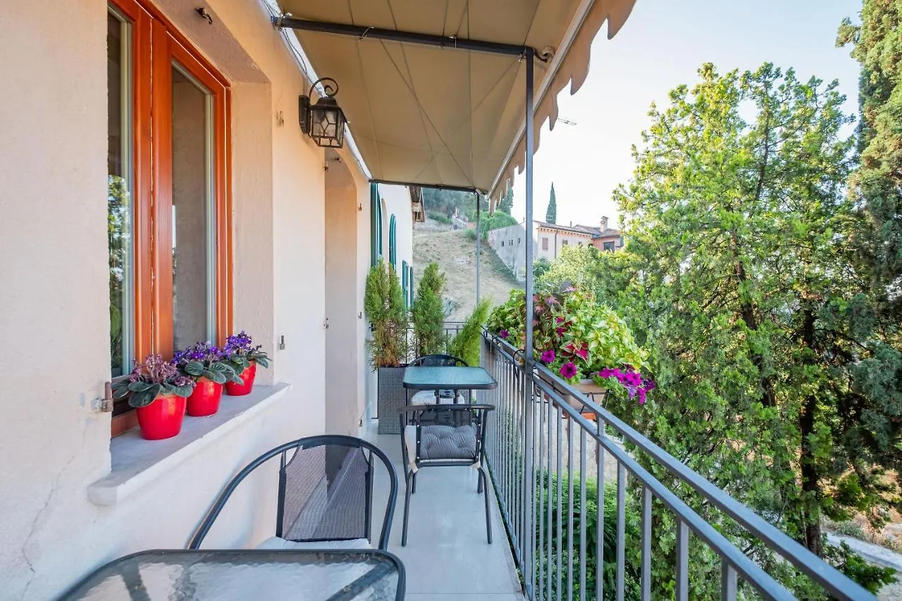 Relais Colle San Pietro Bed & Breakfast Verona 0*,  İtalya